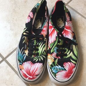 Hawaiian pattern low top vans